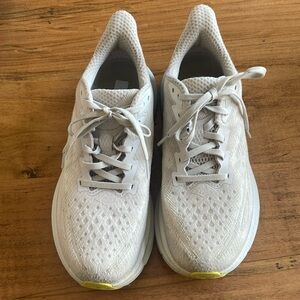 Hoka Clifton 9 running shoes 7.5
